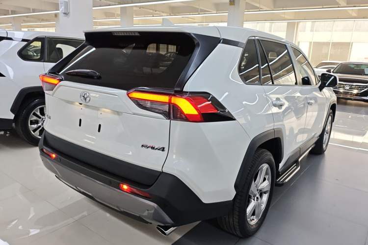 Used Toyota RAV4 2020 2.0L CVT Two-Wheel Drive Fashion Edition
