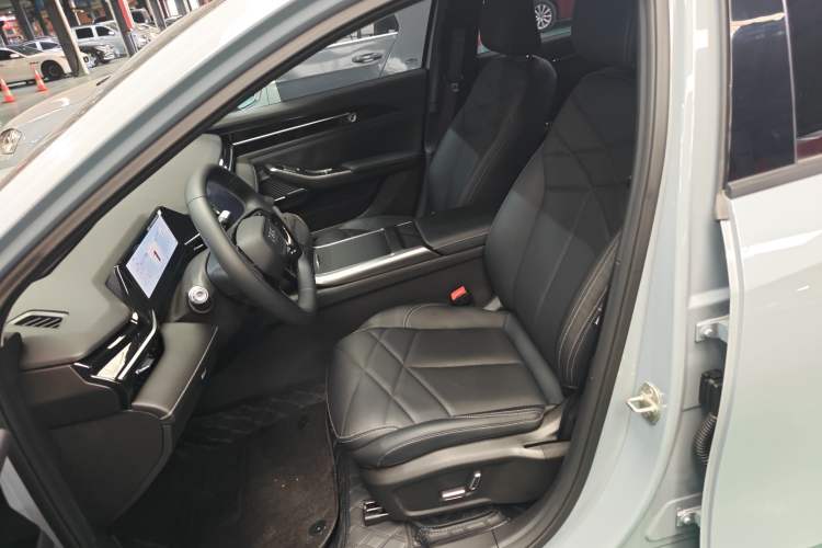 Used  L6 2024 125km PLUS Dragon Edition