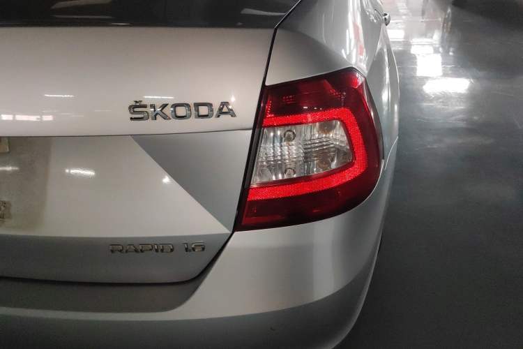 Used Skoda Rapid 2013 1.6L Manual Smart Selection Model
