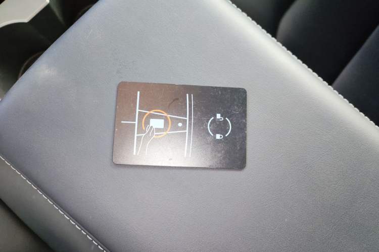 Used Tesla Model Y 2023 Long-Range All-Wheel-Drive Version
