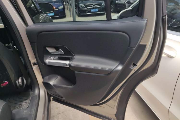 Used Mercedes-Benz GLB 2022 Second Facelift GLB 200 Fashion Edition
