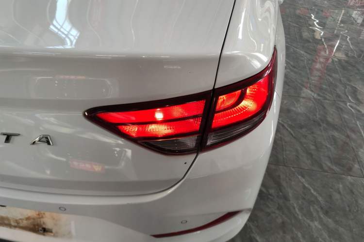 Used Hyundai Celesta 2018 1.6L Automatic GL Enjoyment Version China V Standard