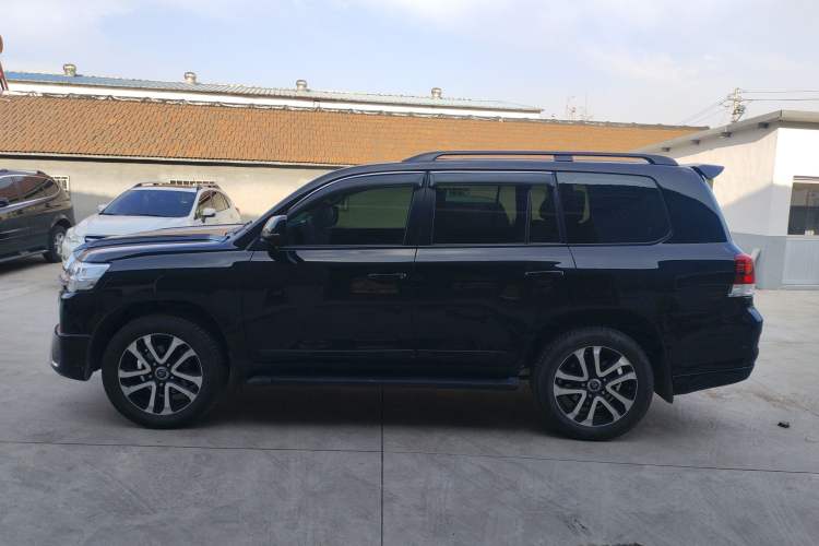 Used Toyota Land Cruiser 2018 4.0 Iron-Wheel Refrigerator Basic Electric Base Version—Middle East
