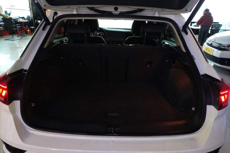 Used Volkswagen T-ROC 2021 280TSI DSG Two-Wheel Drive Comfort Connect 30th Anniversary Edition
