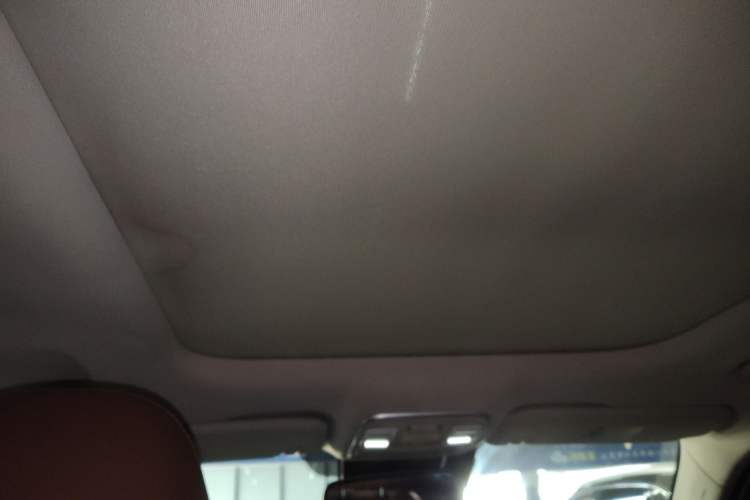 Used Geely Auto Emgrand X7 Sport 2018 1.8TD Automatic Two-Wheel Drive ZhiZun Model with 4G Connectivity
