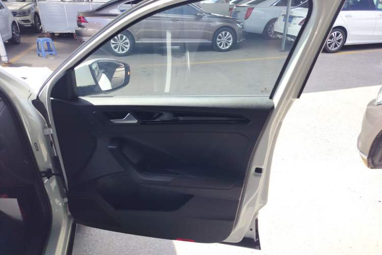 Used Volkswagen T-ROC 2020 280TSI DSG Two-Wheel Drive Comfort Version
