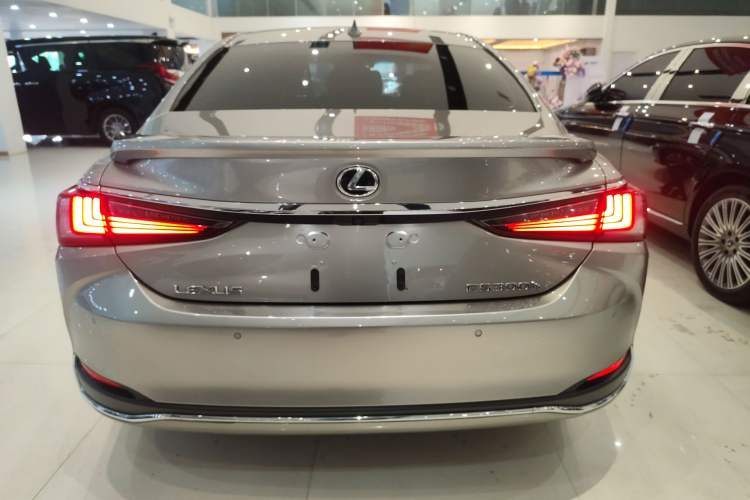Used Lexus ES 2022 300h Excellence Edition