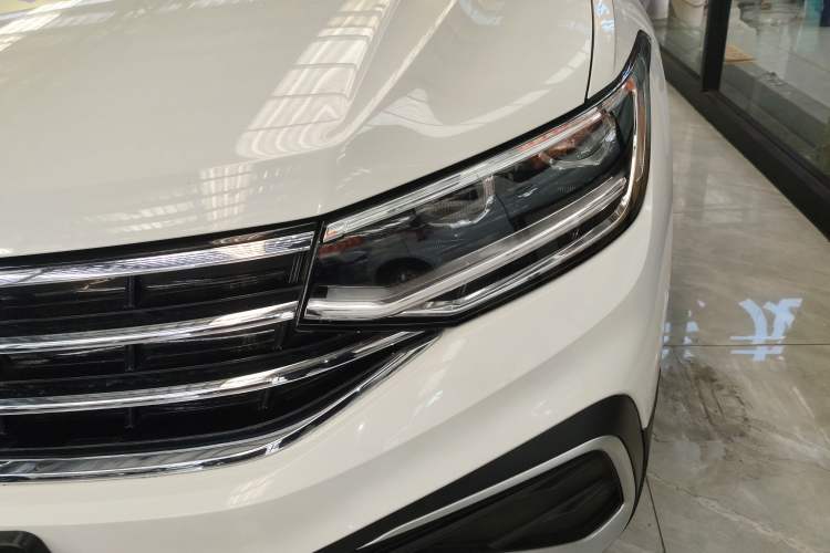 Used Volkswagen Tiguan L 2024 300TSI Automatic Two-Wheel Drive Smart Edition
