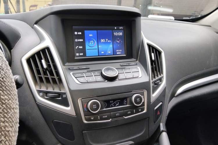 Used Dongfeng Aeolus AX7 2016 2.0L Manual Zhuyue Model
