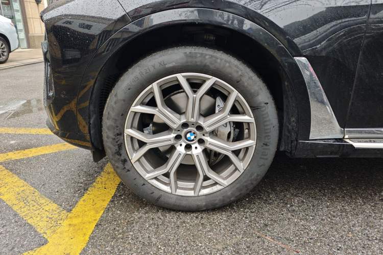 Used BMW X7 2023 xDrive40i Luxury Package with Leading Features
