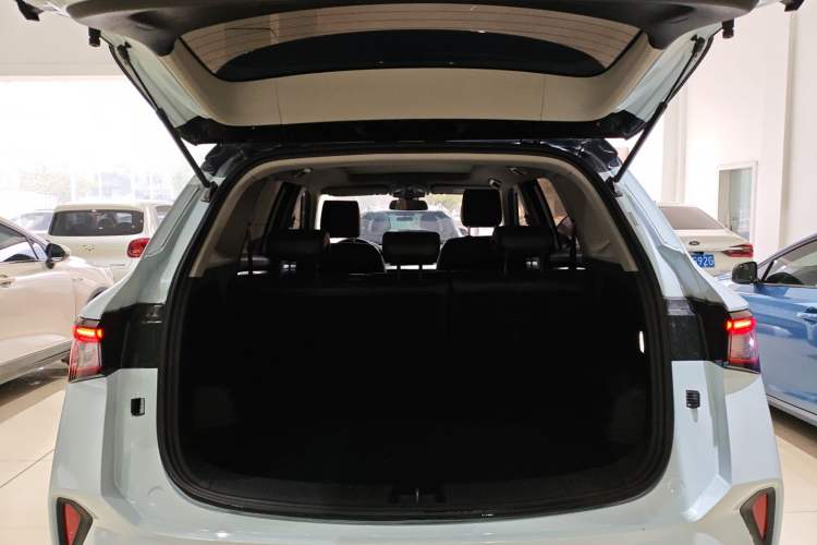 Used Wuling Asta 2022 2.0L DHT Electric-Speed Version
