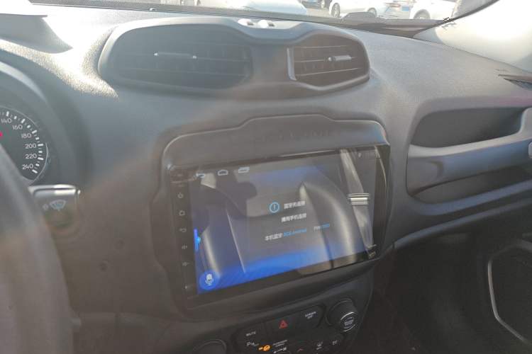 Used  Renegade 2018 Connected Large Screen Version 180T Automatic High-Energy Edition
