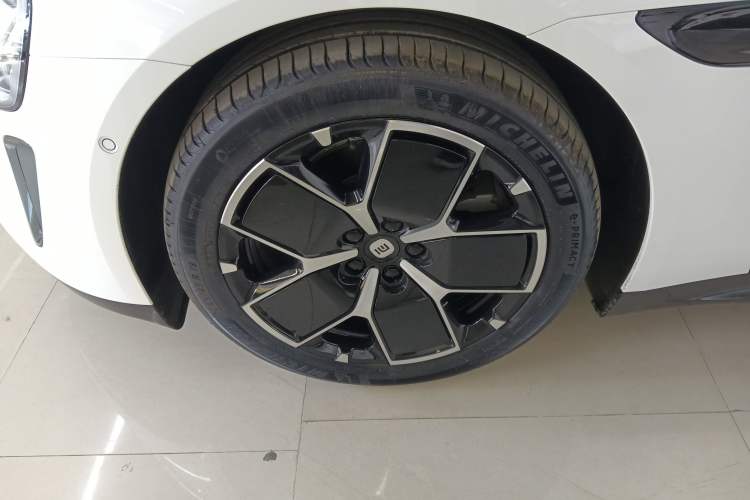 Used  SU7 2024 Rear-Drive Ultra-Long Range Advanced Pro-Level Intelligent Driving Version
