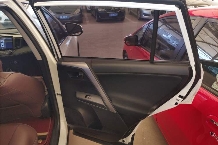 Used Toyota RAV4 2019 2.0L CVT Two-Wheel Drive Pioneer Edition China V Standard
