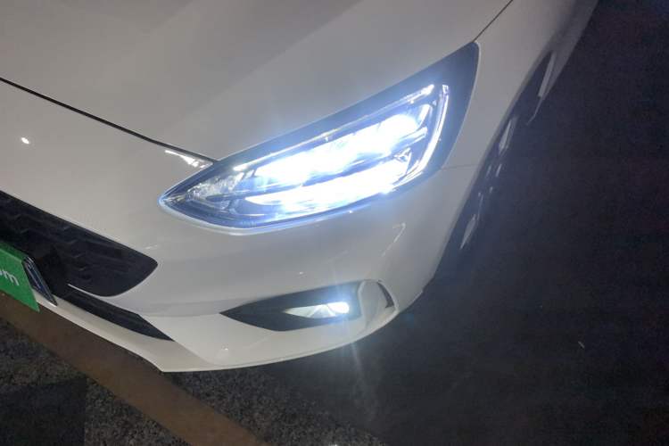 Used Ford Focus 2021 Hatchback EcoBoost 180 Automatic Titanium Edition
