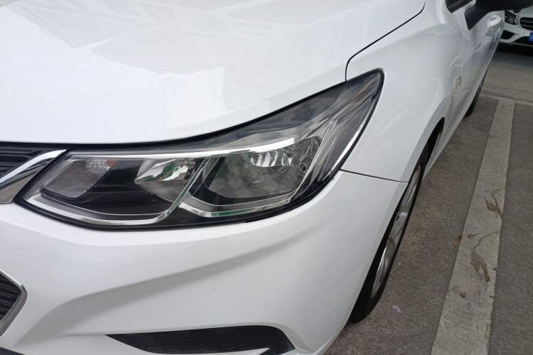 Used Chevrolet Cruze 2018 Hatchback 320 Automatic Pioneer Sunroof Edition
