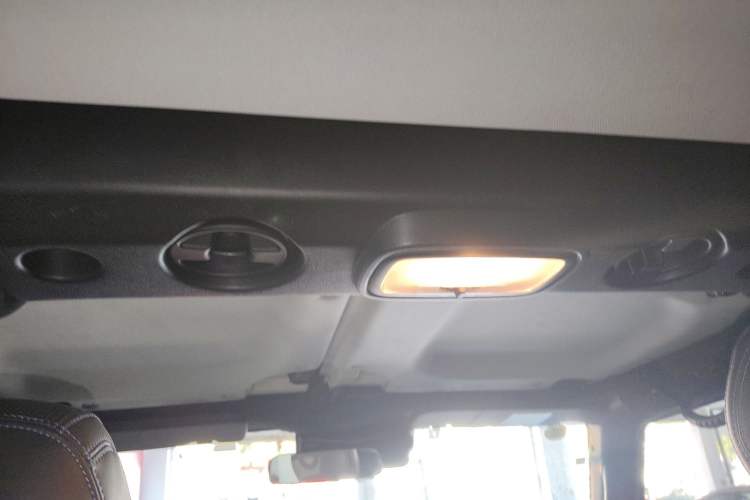 Used  BJ40 2020 2.0T Automatic Four-Wheel Drive Urban Hunter Edition Chivalrous Type
