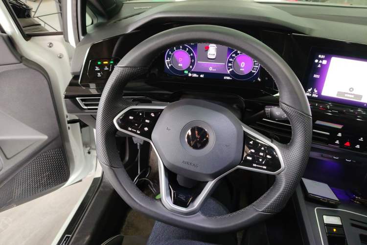 Used Volkswagen Golf 2023 Facelift 280TSI DSG R-Line Lite
