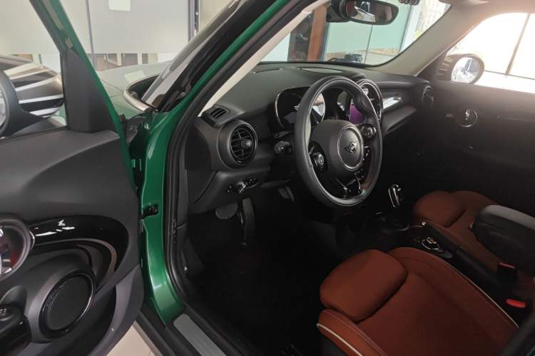 Used MINI MINI 2021 1.5T COOPER Artist Five-Door Edition
