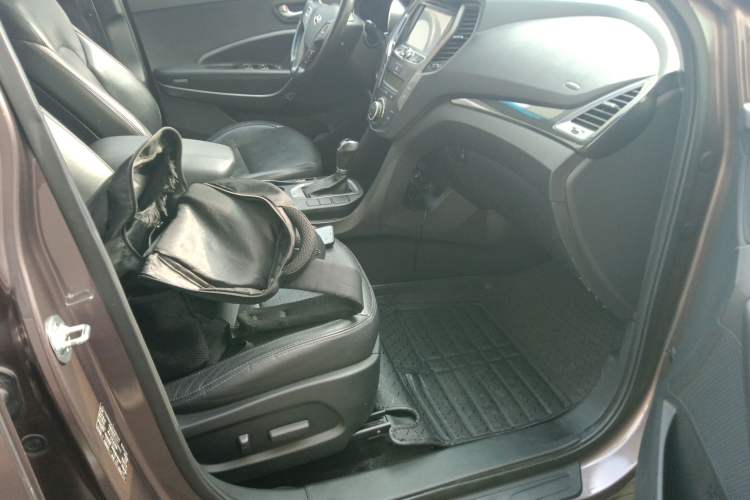 Used Hyundai Santa Fe 2013 2.4L Automatic Two-Wheel Drive Smart Version
