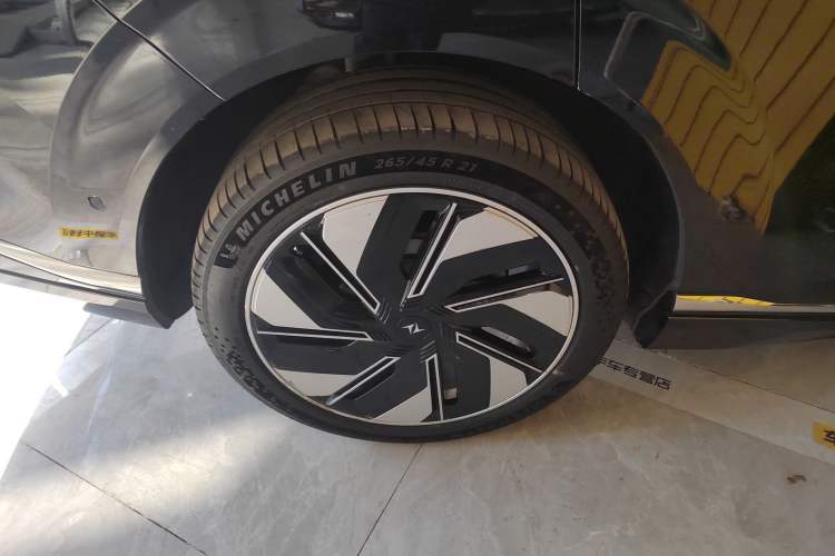 Used  eπ008 2025 210 Ultra Range-Extended Version 5 Seats
