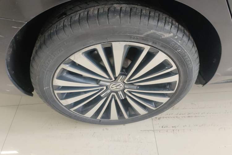 Used Volkswagen Passat 2019 330TSI Luxury Edition China VI Standard
