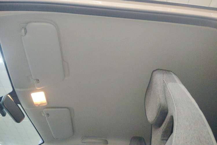 Used Wuling Hongguang MINIEV 2022 Macaron Premium Model – Lithium Ternary Battery
