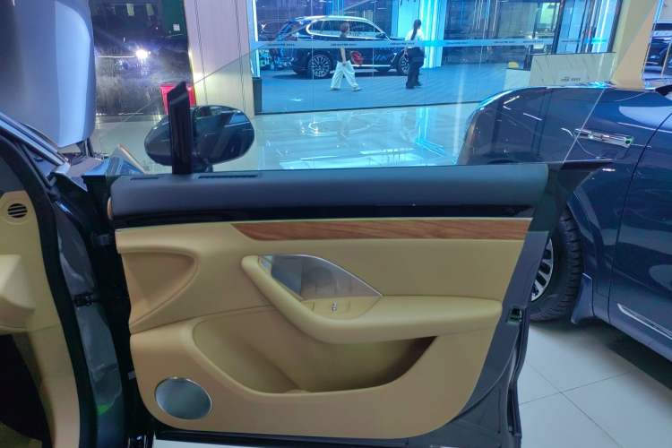 Used Hima Luxeed R7 2024 All-Electric 736 km Ultra
