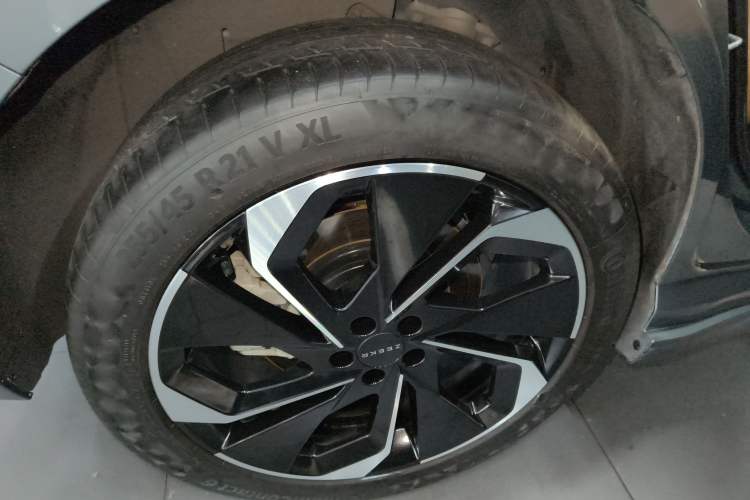 Used Zeekr 001 2021 Ultra-Long Range Dual-Motor YOU Version
