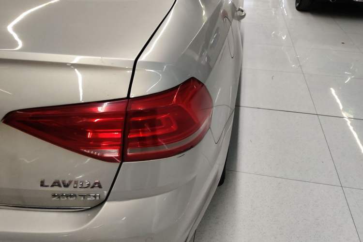 Used Volkswagen Lavida 2015 230TSI DSG Comfort Edition
