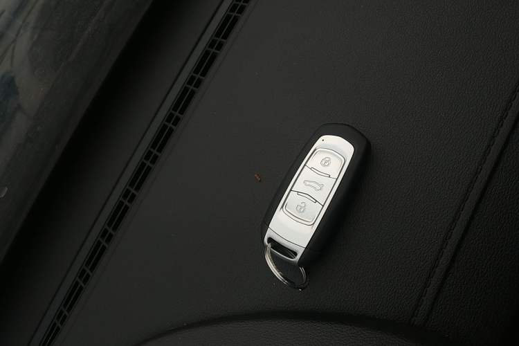 Used Geely Auto Emgrand X7 Sport 2020 1.8TD DCT Two-Wheel Drive Smart Connect 4G-Enabled Version
