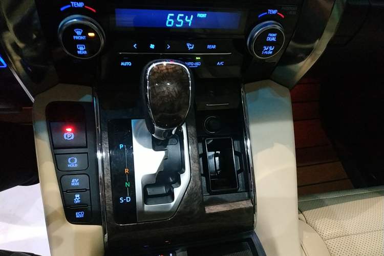 Used Toyota Alphard 2021 Dual-Motor 2.5L Premium Edition
