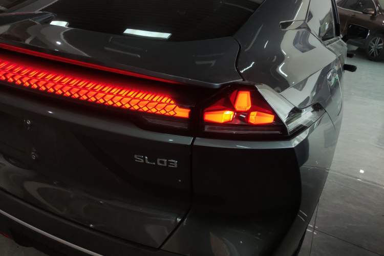 Used  SL03 2023 200Max Range-Extended Version
