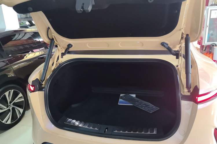 Used  11 2024 630 Rear-Wheel Drive Edition with Three Lasers
