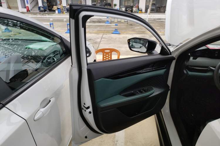 Used Changan UNI-V iDD 2024 Blue Whale Smart Electric iDD 136km Smart & Fun Model
