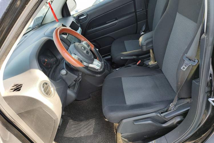 Used  Compass (Import) 2015 2.0L two-wheel drive sport version
