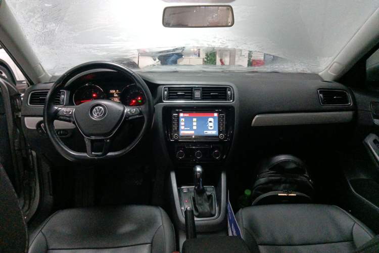 Used Volkswagen Sagitar 2017 1.6L Automatic Comfort Model
