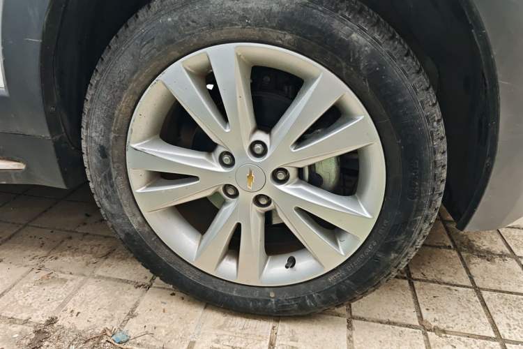 Used Chevrolet Captiva 2015 2.4L 4x4 Flagship Edition 7-Seater
