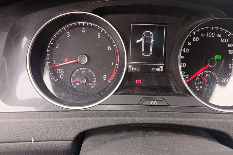 Used Volkswagen Golf 2017 1.6L Automatic Comfort Million-Vehicle Anniversary Edition
