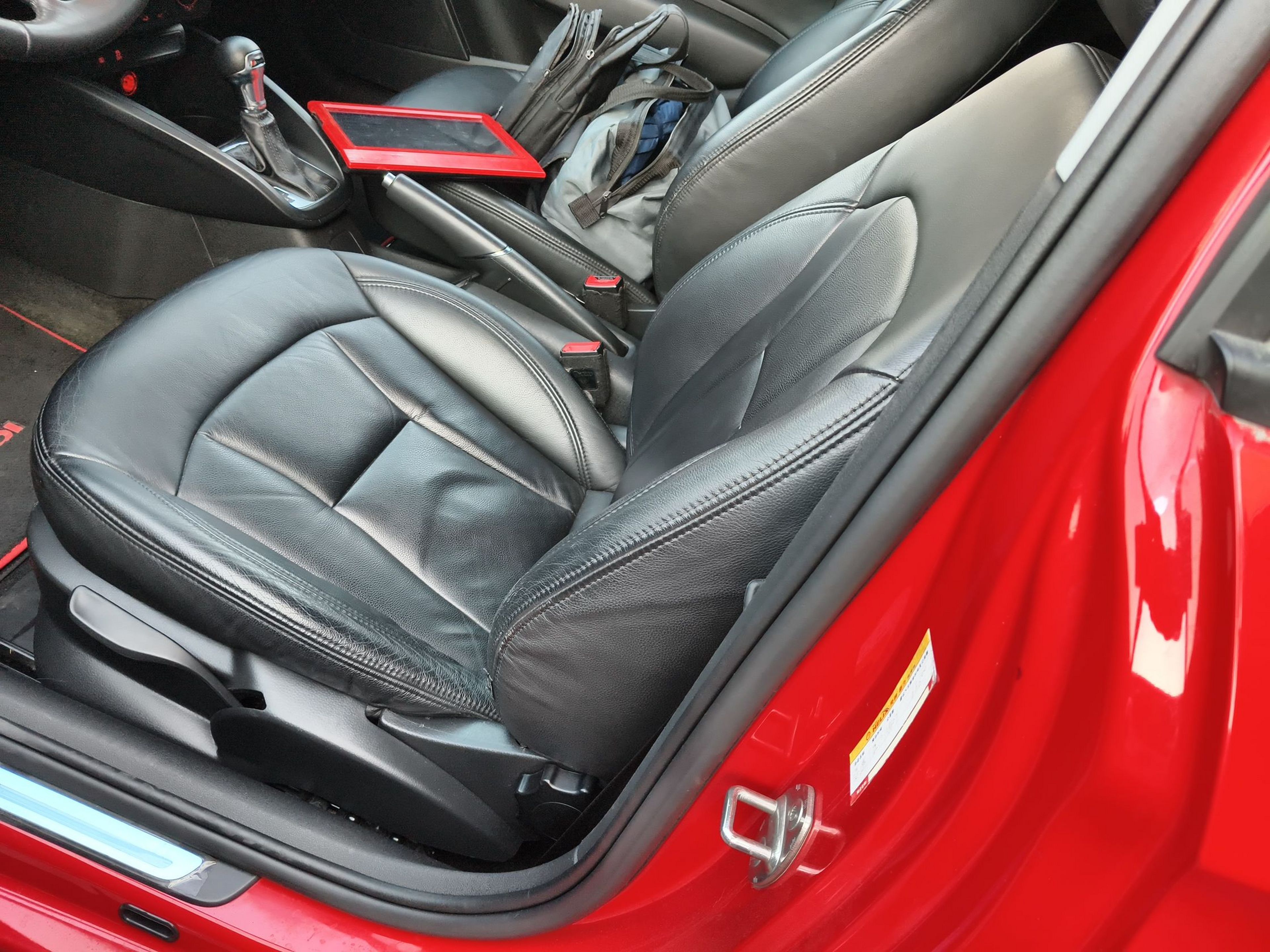 Переднее сиденье в автомобиле