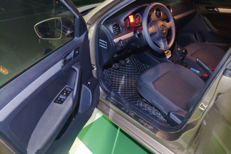 Used Volkswagen Jetta 2015 Zhihui Edition 1.4L Manual Comfort Model