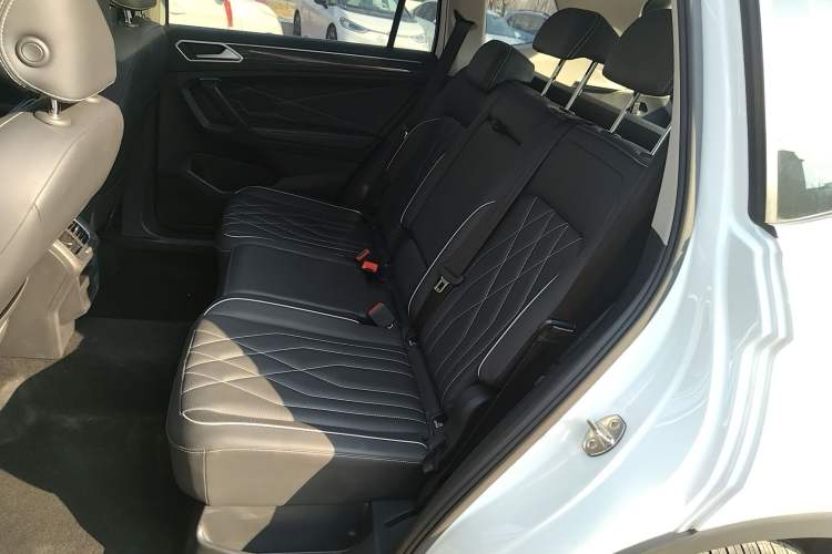 Used Volkswagen Tiguan L 2024 300TSI Automatic Two-Wheel Drive Smart Edition
