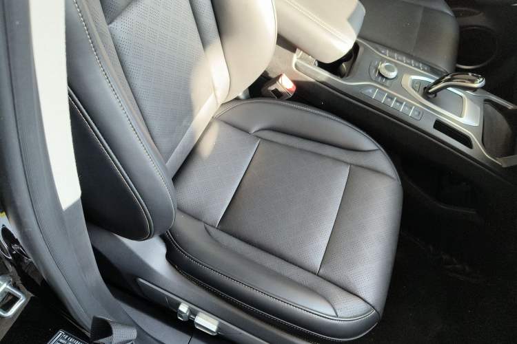 Used Wey VV6 2021 2.0T Two-Wheel Drive Smart Protection+
