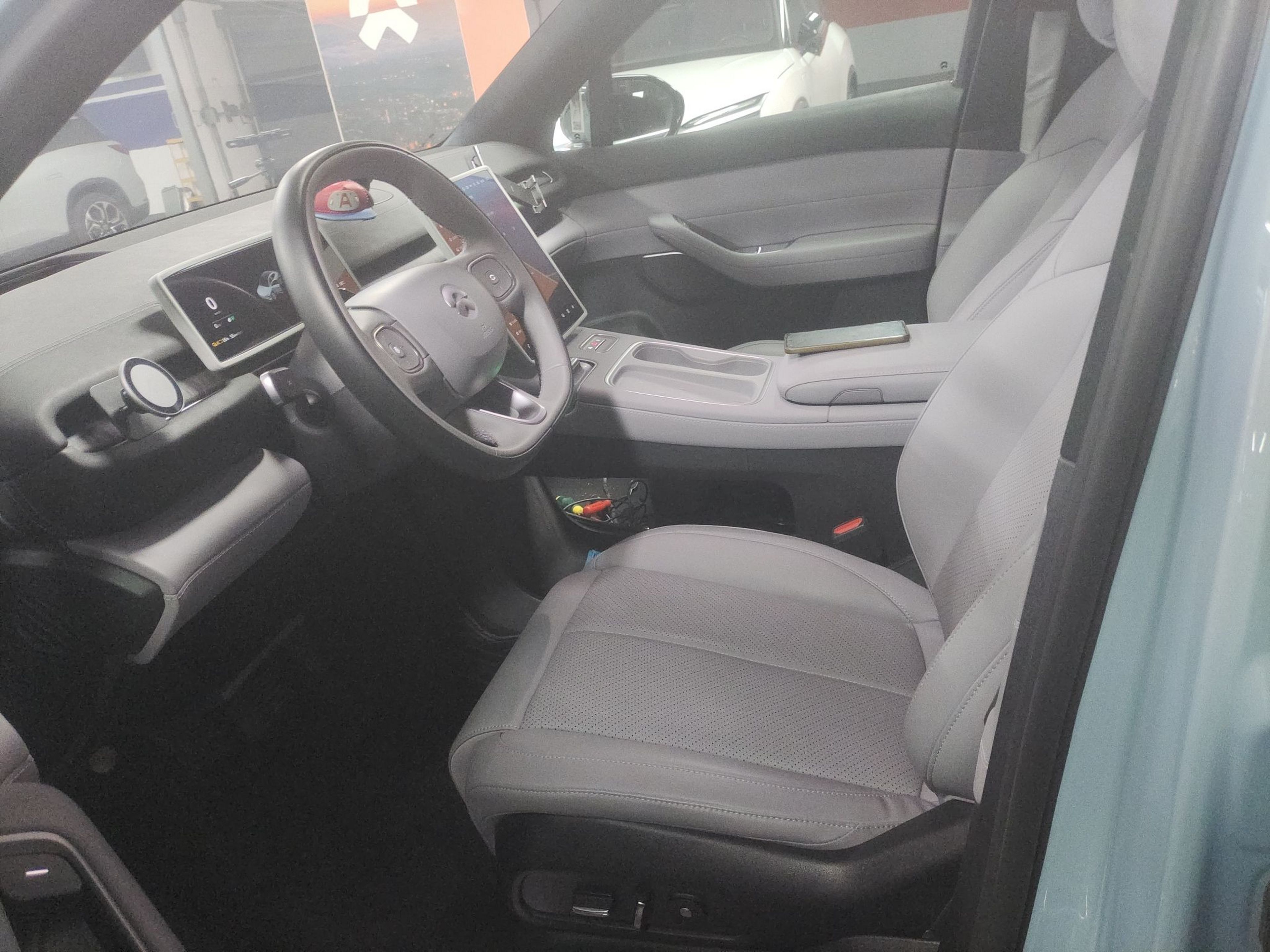 Переднее сиденье в автомобиле