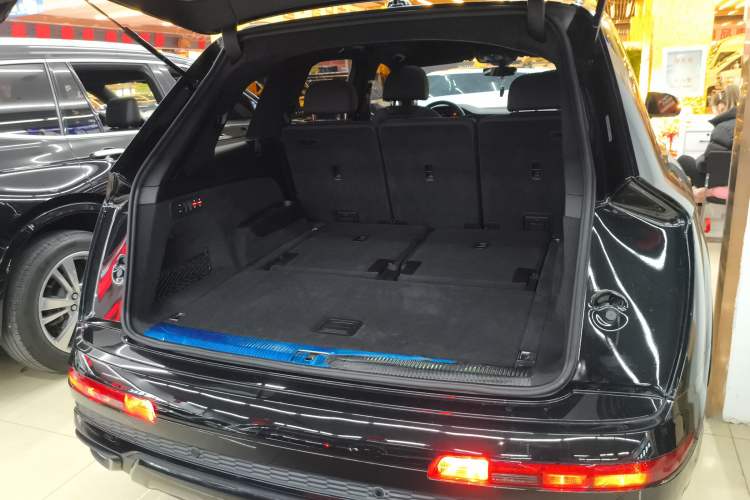 Used Audi Q7 2022 55 TFSI quattro S line Sport model