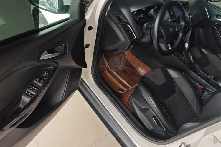 Used Ford Focus 2017 Sedan 1.6L Automatic Fashion Edition Smart Drive Version
