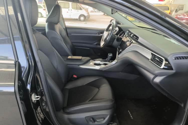 Used Toyota Camry 2019 Dual-Engine 2.5 HG Luxury Edition China VI Standard
