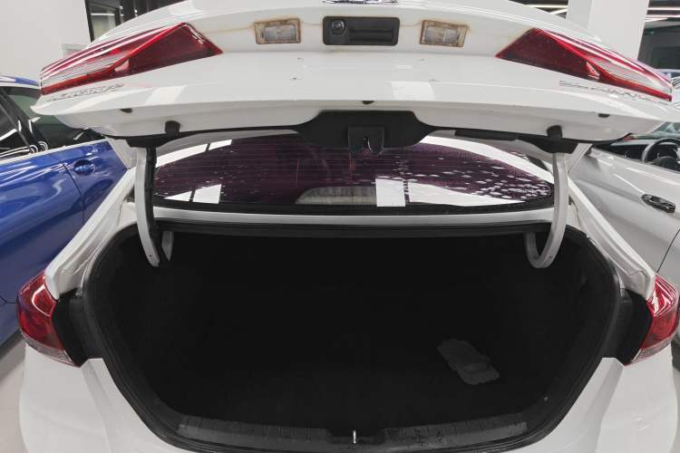 Used Hyundai Elantra 2016 1.6L Automatic ZhiXuan · Luxury Version
