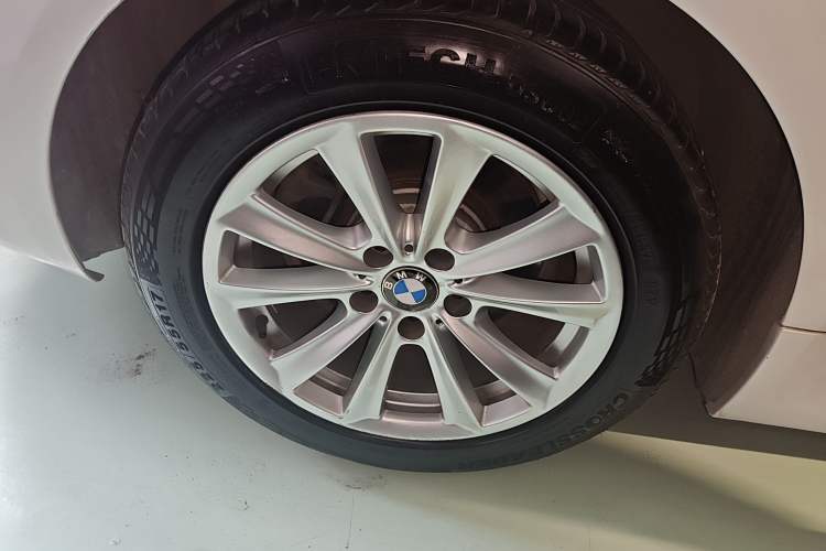 Used BMW 5 Series 2014 520Li Elegant Model
