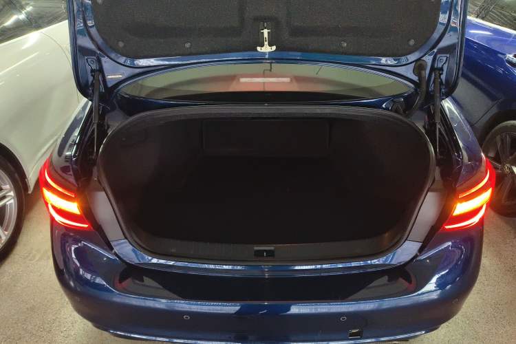 Used Infiniti Q50L 2018 2.0T Enjoyment Version China VI Standard